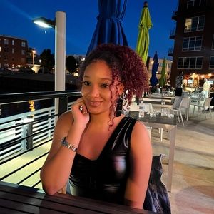 Meet your Posher, Yaya